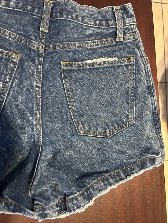 Abercrombie & Fitch Acid-Wash Denim Shorts - Blue - Picture 4 of 4